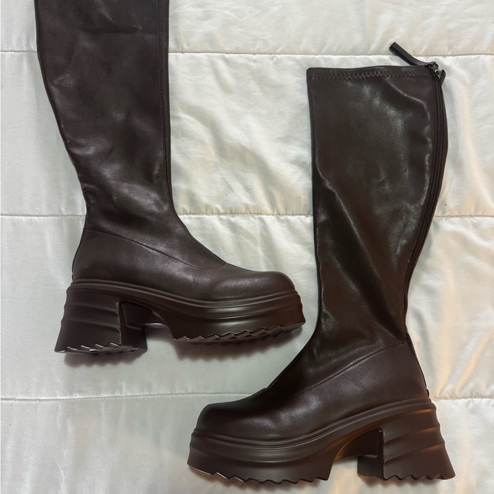 Stylish Black Platform Knee-High Boots